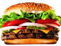 Grávida encontra erva suspeita em sanduíche do McDonalds